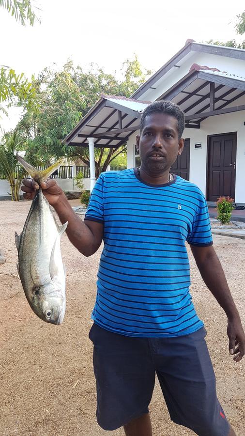 Luna Beach Hotel Nilaveli Bagian luar foto