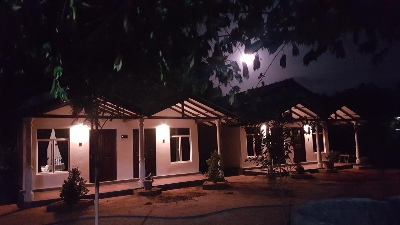Luna Beach Hotel Nilaveli Bagian luar foto