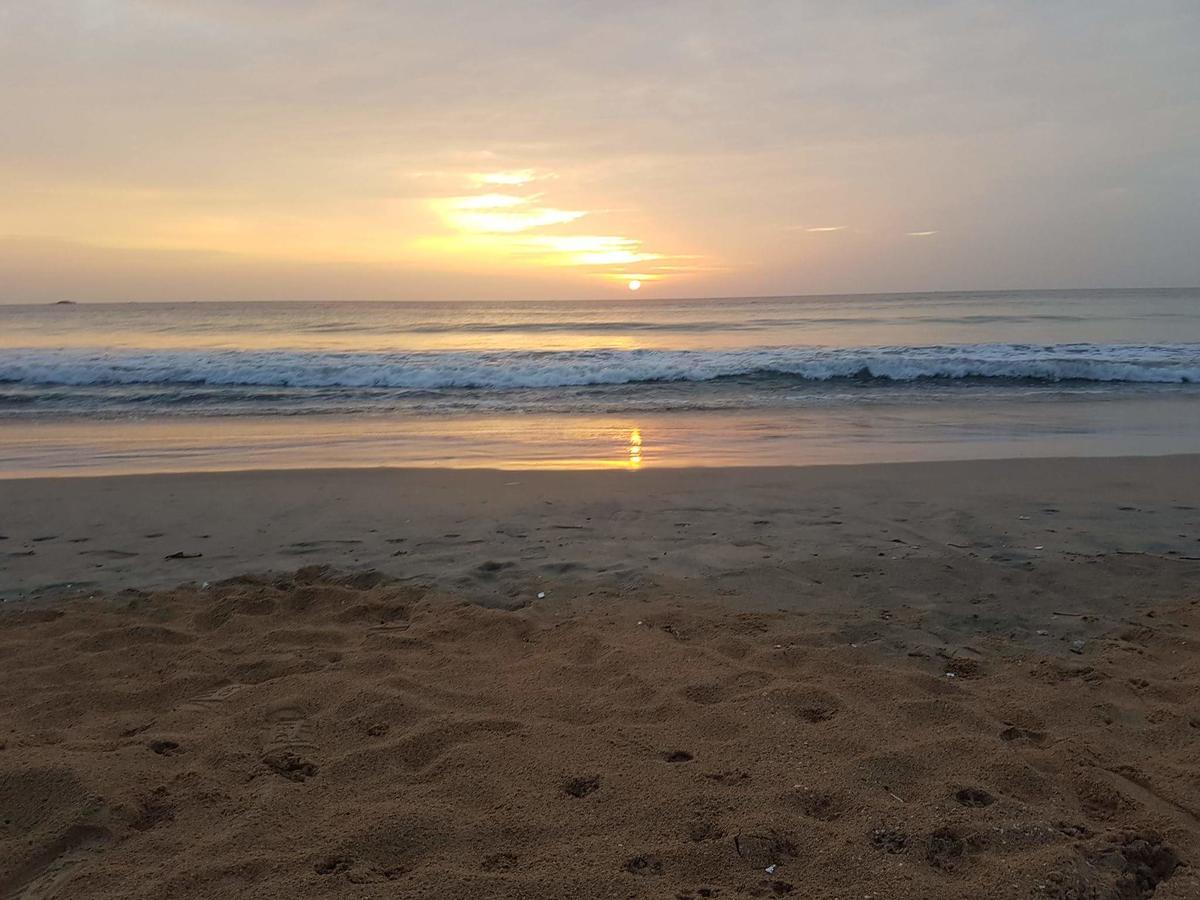 Luna Beach Hotel Nilaveli Bagian luar foto