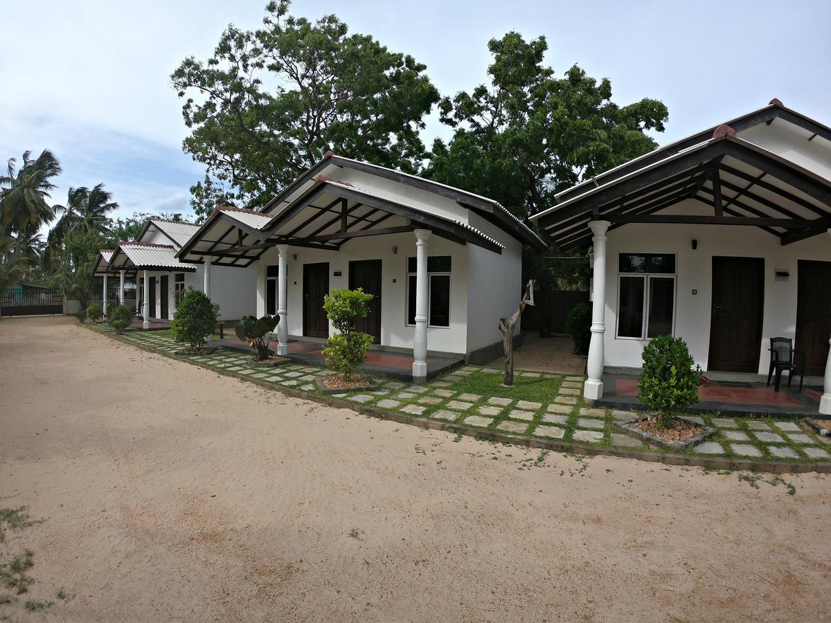 Luna Beach Hotel Nilaveli Bagian luar foto