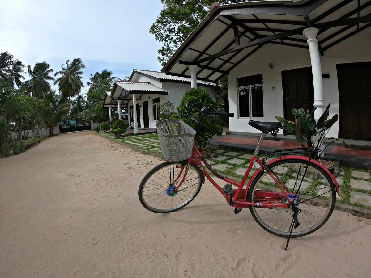 Luna Beach Hotel Nilaveli Bagian luar foto