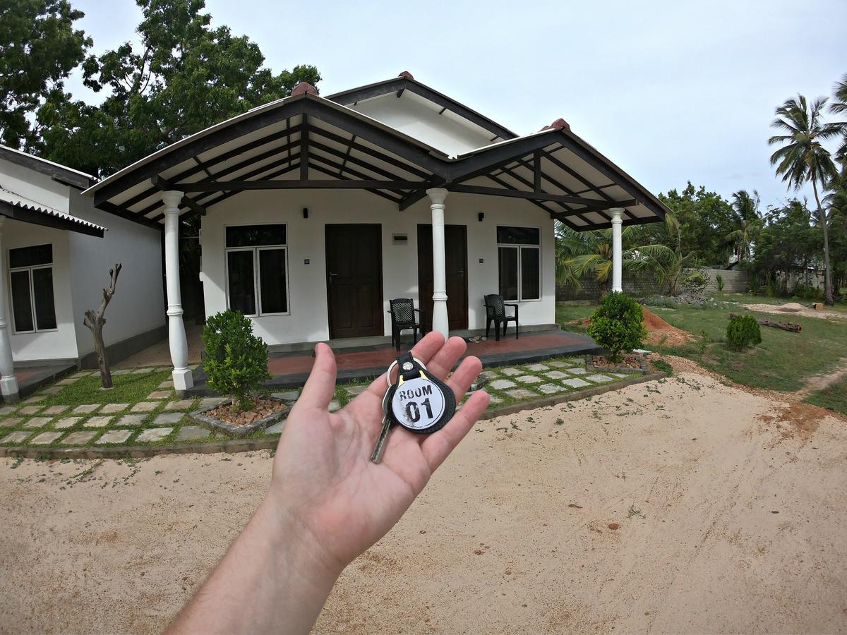 Luna Beach Hotel Nilaveli Bagian luar foto
