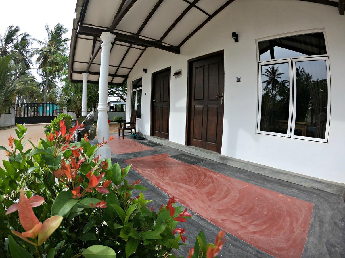 Luna Beach Hotel Nilaveli Bagian luar foto