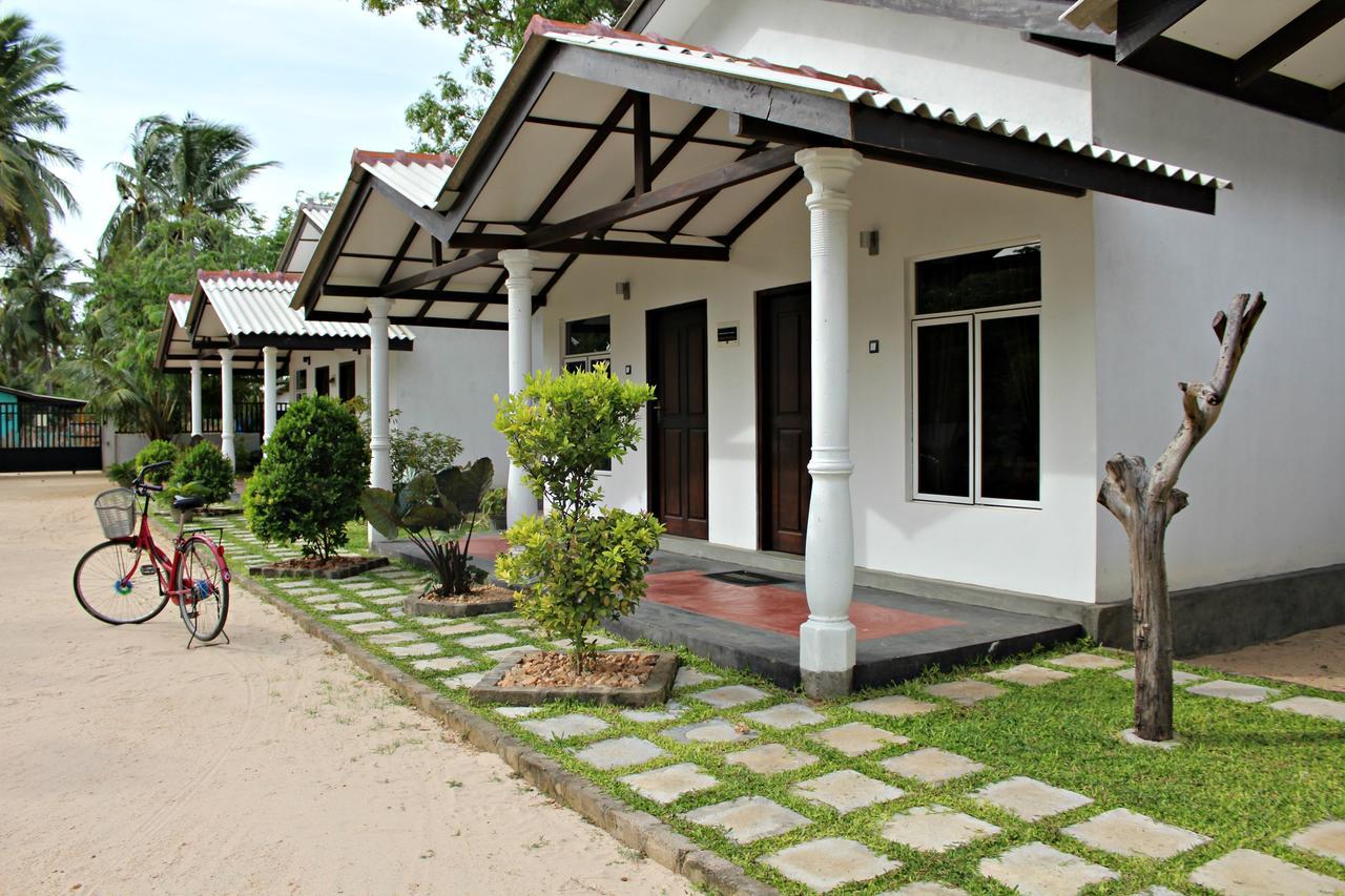Luna Beach Hotel Nilaveli Bagian luar foto